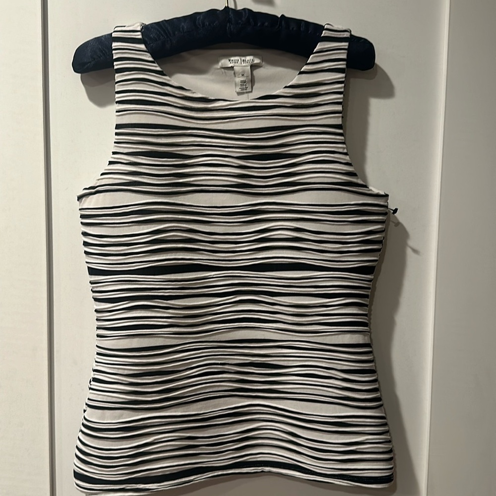 White House, black market top size medium NWT